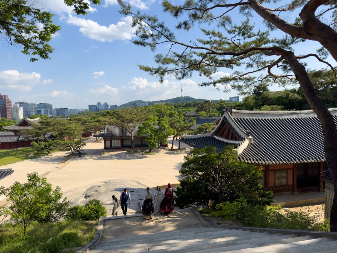 ソウル・景福宮と南山タワー – 韓国旅行の象徴的な風景