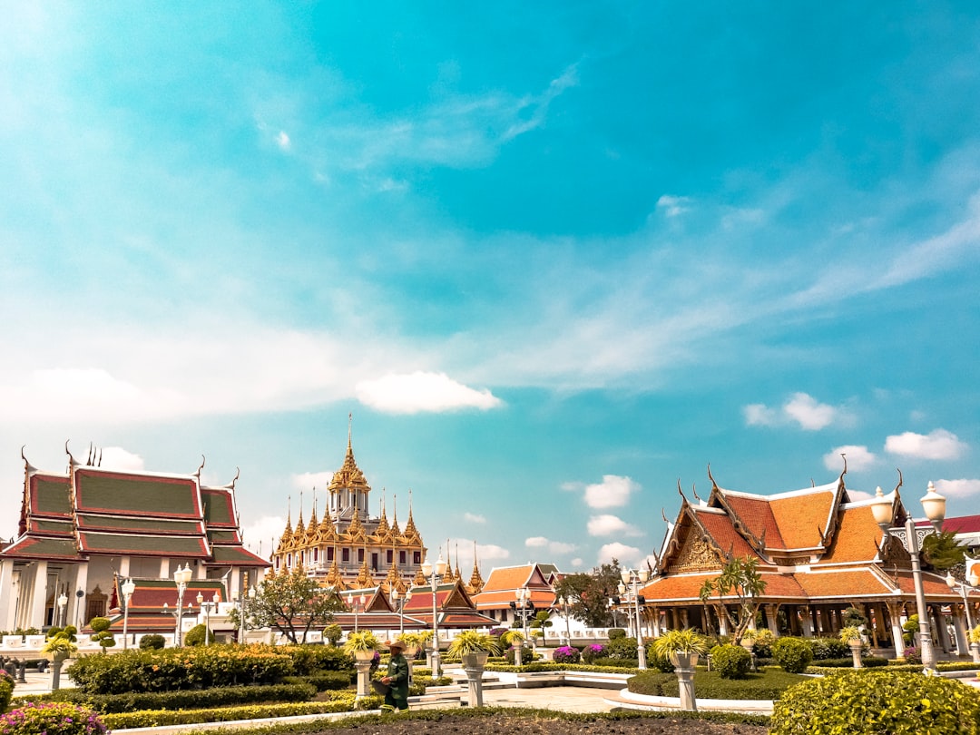 バンコクの黄金の仏塔と寺院 – タイ旅行のシンボル